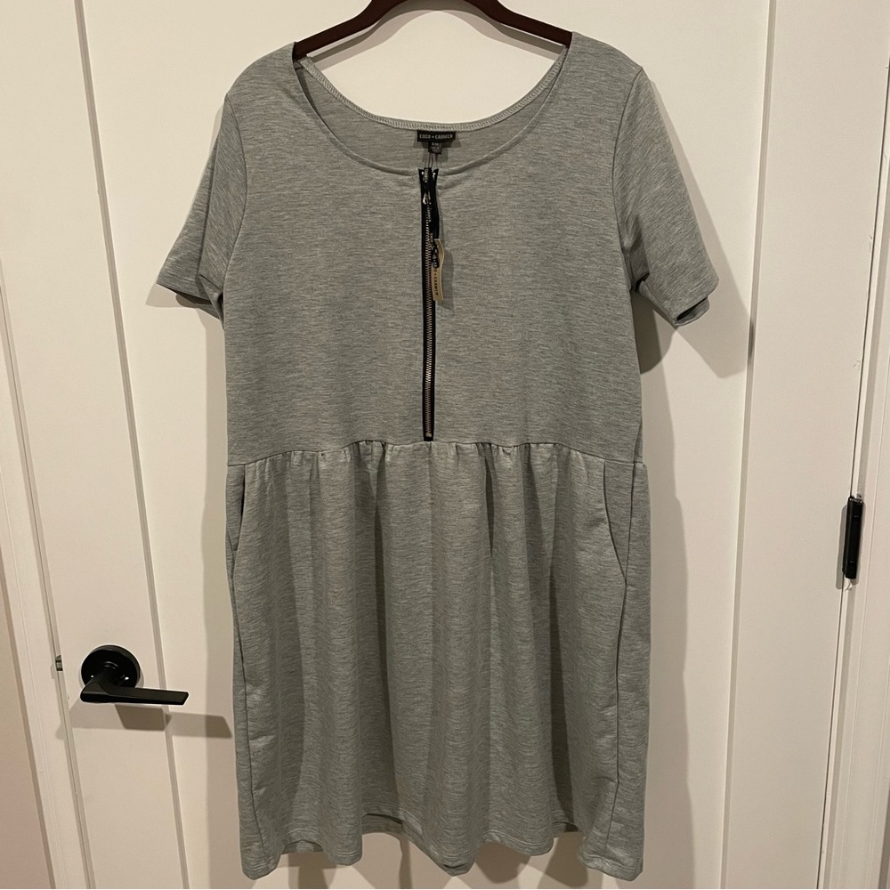 COCO + CARMEN Gray Short Sleeve Dress with pockets and Zipper Detail